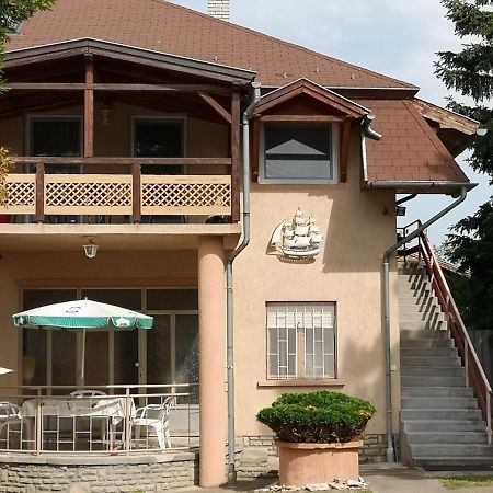 שיופוק Vitorlas Apartmanhaz מראה חיצוני תמונה