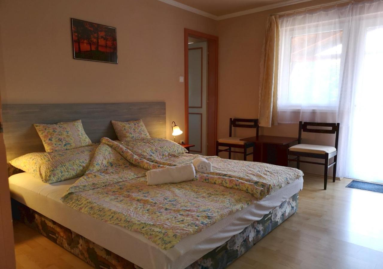 שיופוק Vitorlas Apartmanhaz מראה חיצוני תמונה